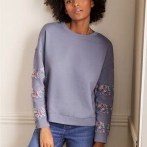 Boden Embroidered Sleeved Crewneck size large